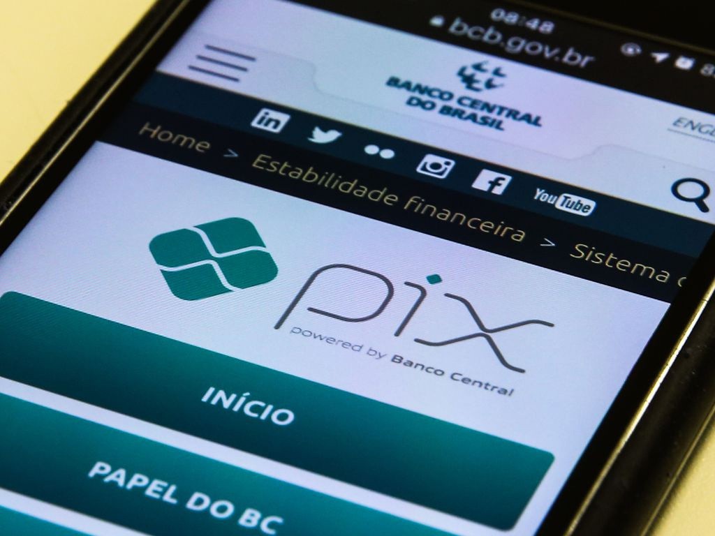 A relatora informou que a vítima realizou as transferências sem influência do banco