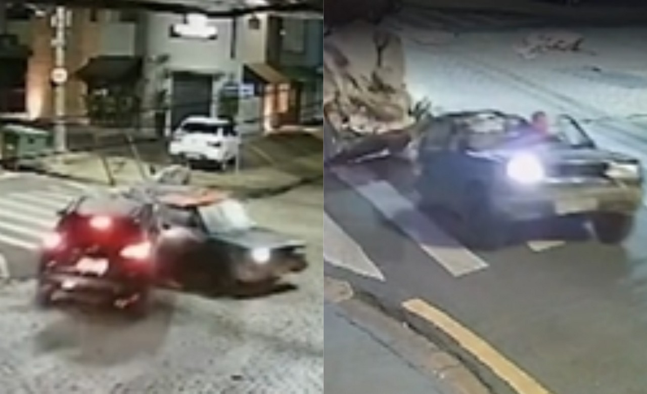 Nas imagens, o carro está parado em um cruzamento quando é atingido por outro veículo