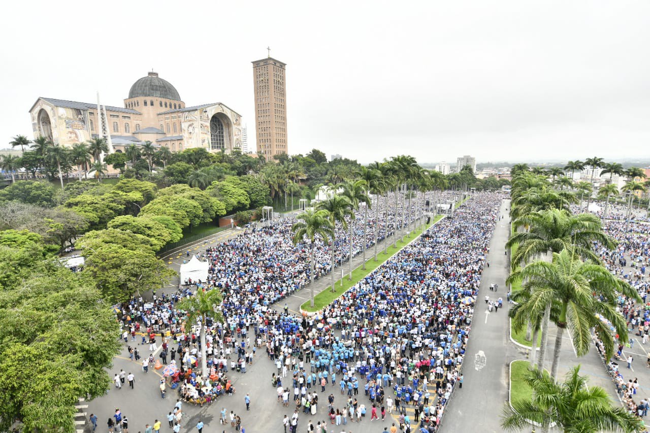 Evento reúne milhares em Aparecida