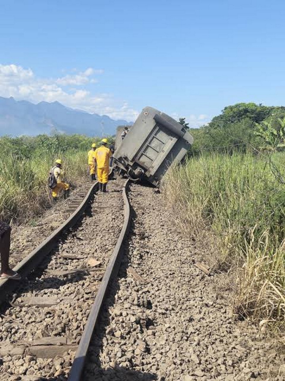 Calor provocou uma deformação do trilho do trem