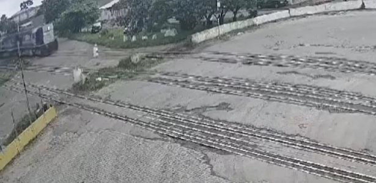 Um idoso sobreviveu após ser atropelado por um trem em Paranaguá, no Paraná