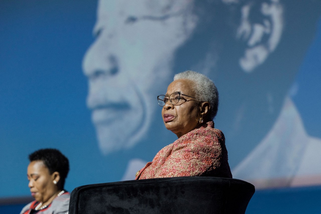 Graça (na foto, durante palestra no Centro Internacional de Convenções de Durban) lembrou que cerca de 57% da população brasileira é formada por negros, embora isso não se reflita nos espaços de poder políticos e econômicos