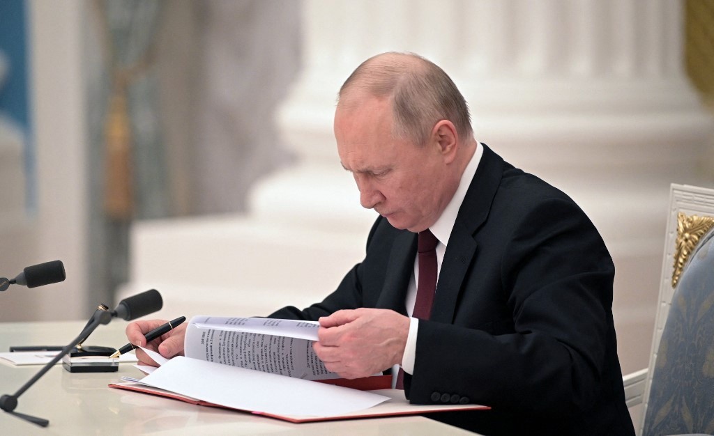 Moscou avança em seus interesses geopolíticos de forma predatória, explorando vulnerabilidades e promovendo dependência, com consequências graves e tangívei