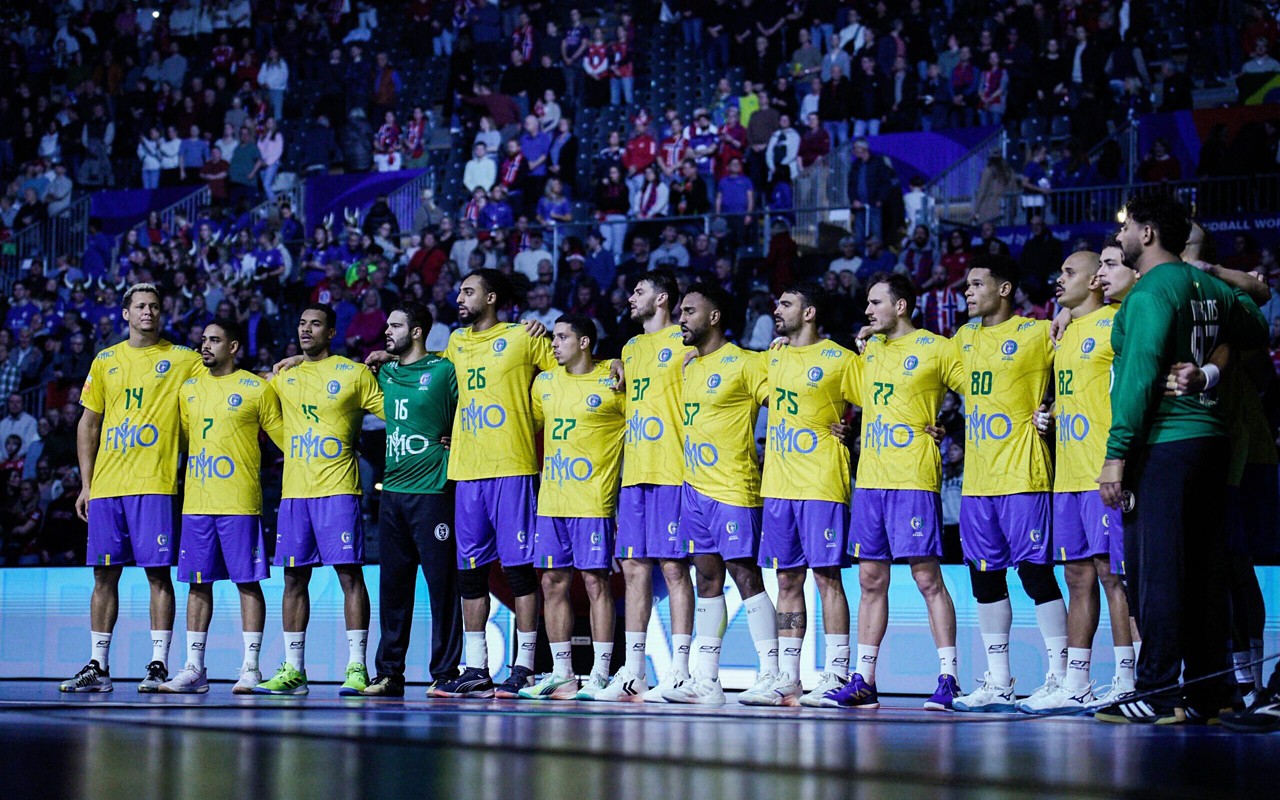 O Brasil encara o Chile na primeira rodada da segunda fase (Foto: Stian Lysberg Solum / AFP)
