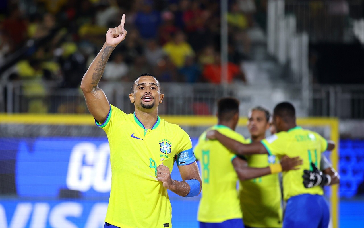 Rodrigo é um dos trunfos do Brasil na Copa do Mundo de futebol de areia (Alex Grimm - FIFA/FIFA via Getty Images)