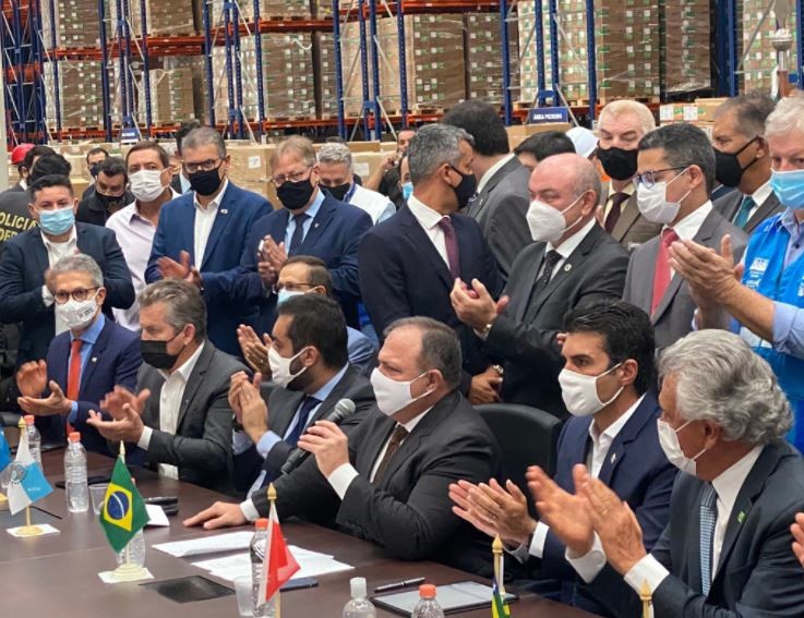 Governadores estão em São Paulo participando de cerimônia da entrega das vacinas
