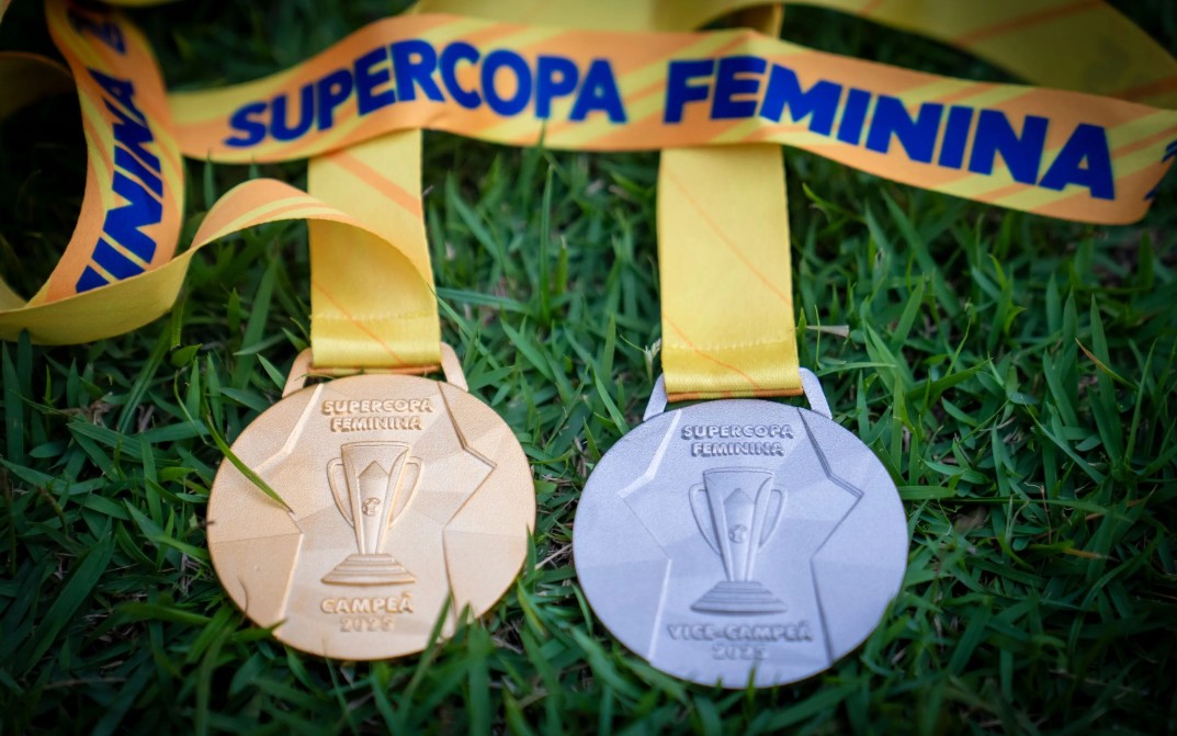 Medalhas do Brasileirão Feminino de 2024; Nesta temporada, 16 times lutam pelo título. (Foto: Divulgação/CBF)