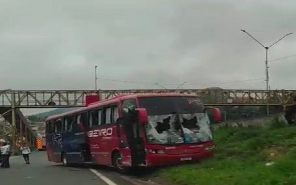 Ônibus Máfia Azul queimado (Foto: Reprodução)