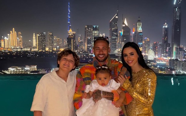Bruna Biancardi, Neymar, Davi Lucca e Mavie em festa de reveillon de 2025 (Foto: Reprodução/Instagram)