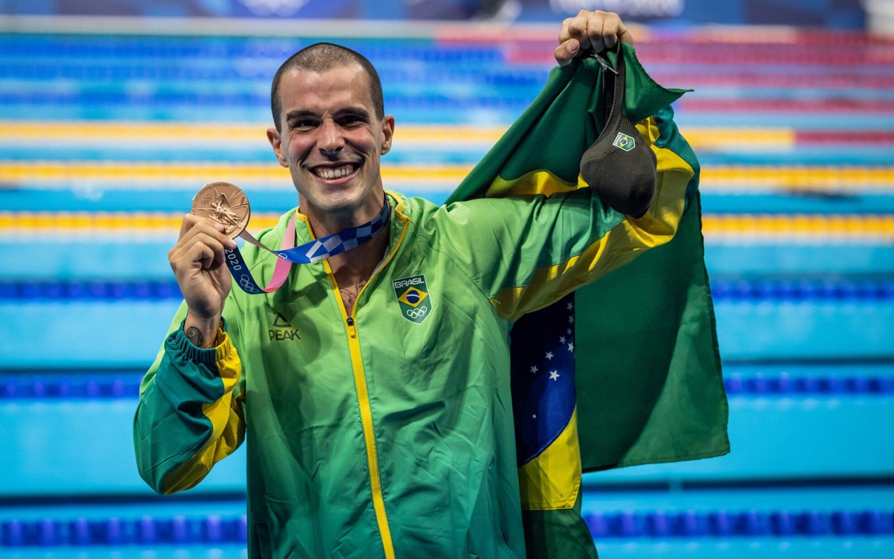 Após aposentadoria, Bruno Fratus atua como treinador (Foto: Jonne Roriz/ COB)