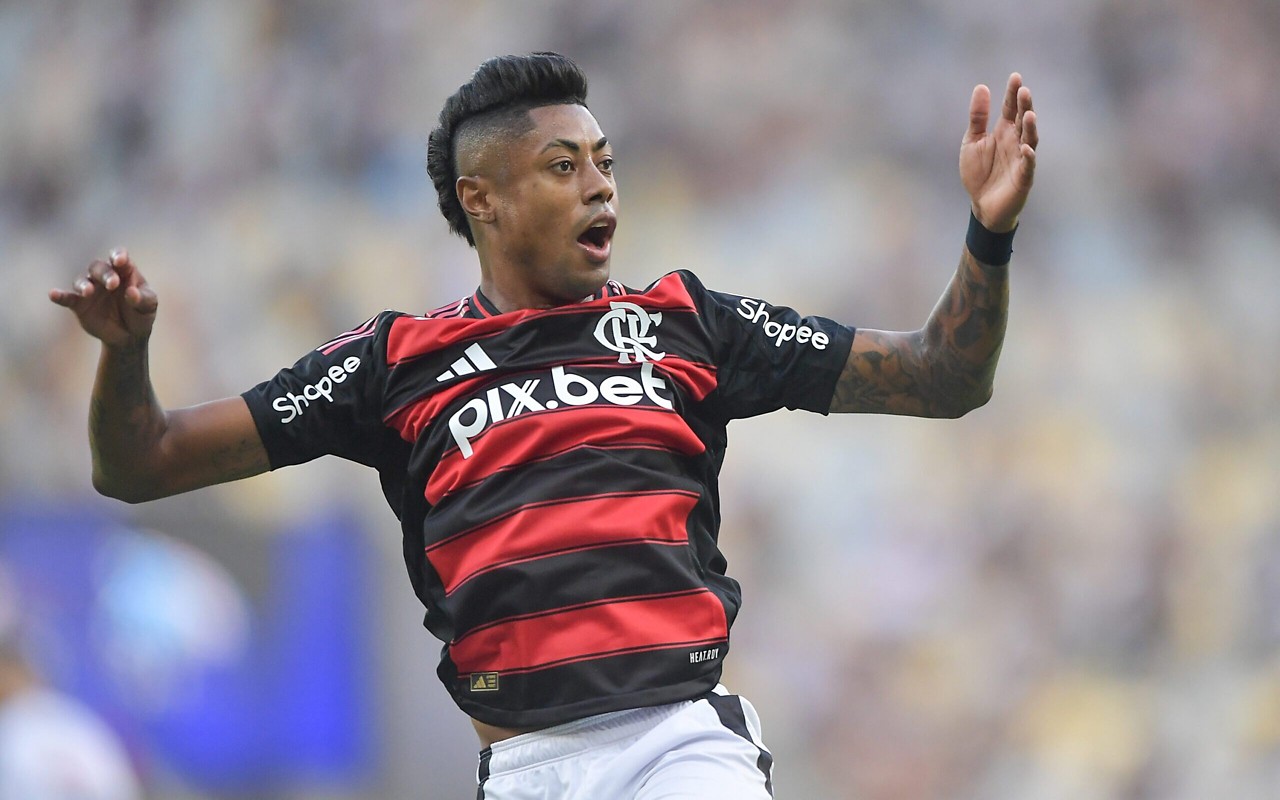 Bruno Henrique comemora centésimo gol marcado pelo Flamengo na semifinal do Carioca diante do Vasco (Foto: Thiago Ribeiro/AGIF)