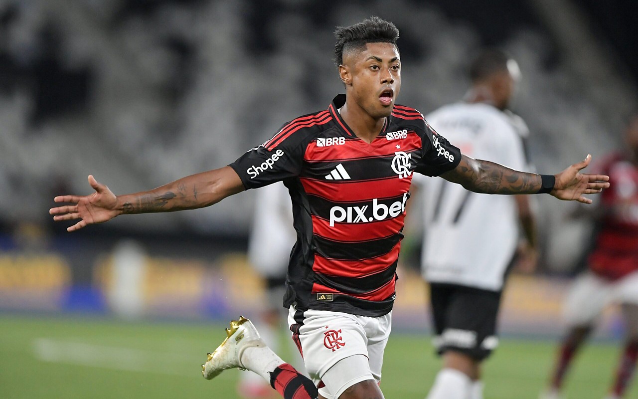 Bruno Henrique revelou quem é seu melhor amigo no Flamengo (Foto: Thiago Ribeiro/AGIF)