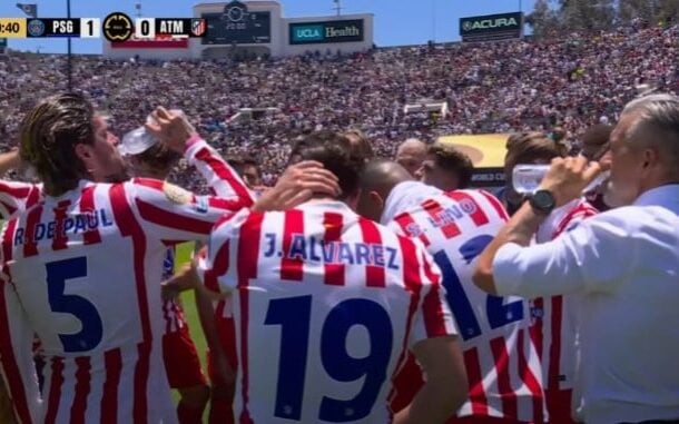 Devido ao calor, o jogo teve que ser paralisado