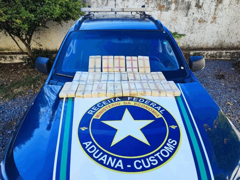 Caminhão com carga irregular escondia mais de 20 quilos de cocaína