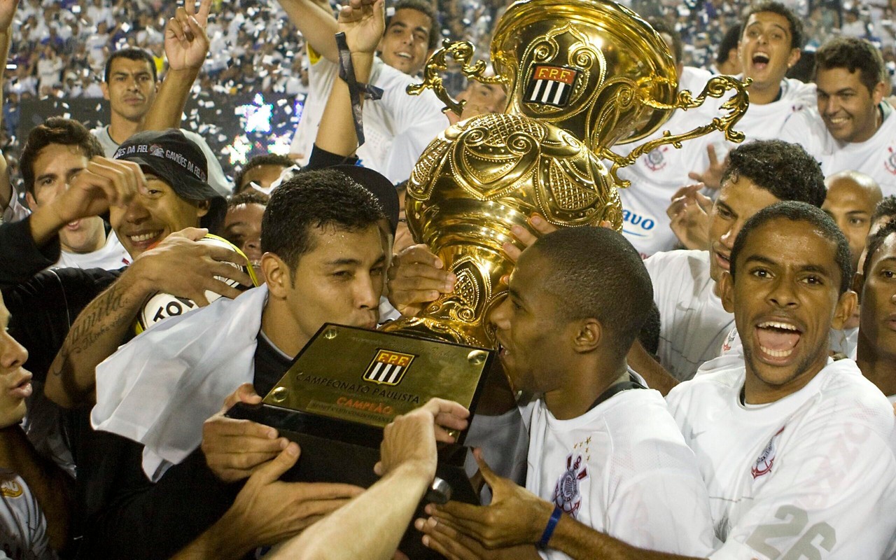 André Santos marcou na decisão contra o Peixe em 2009 (Foto: Daniel Augusto Jr./Ag.Corinthians)