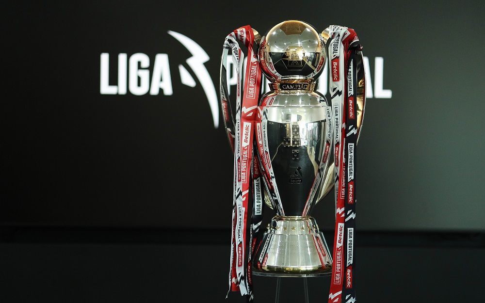 Taça do Campeonato Português de 2025 ficará entre Benfica e Sporting (Foto: Reprodução/Liga Portugal)