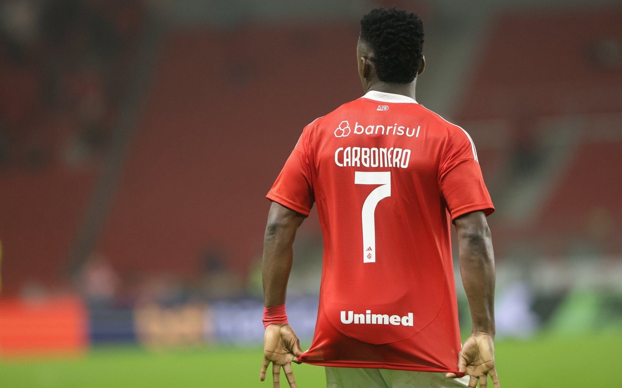 Carbonero comemora gol do Internacional (Foto: Ricardo Duarte/SC Internacional)