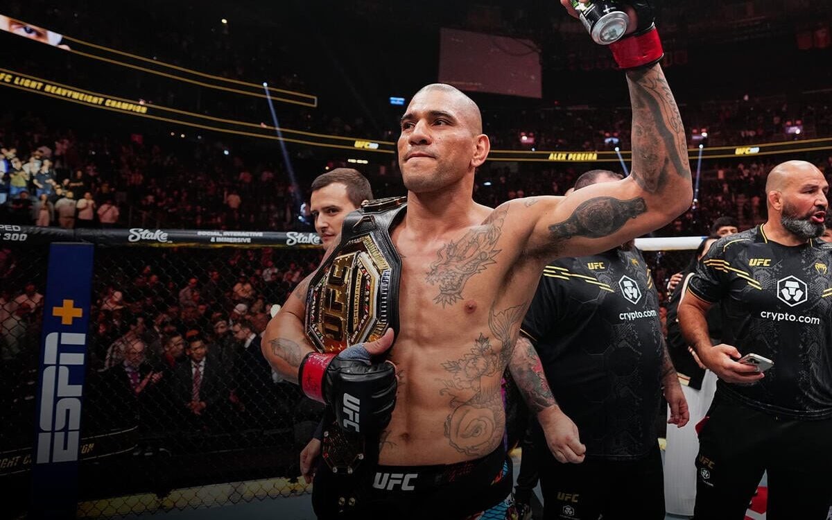 Alex Poatan após vencer Jamahal Hill por nocaute no primeiro round do UFC 300 (Foto: Divulgação / UFC)