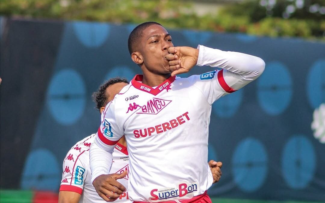 Mauro Silva comemora gol pelo Bangu diante do São Gonçalo (Foto: Reprodução)