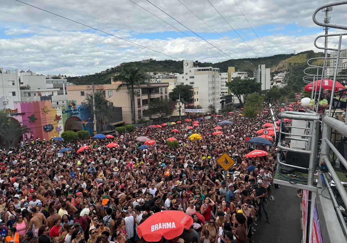 Baianeiros levou multidão às ruas do bairro Castelo, no Carnaval de BH