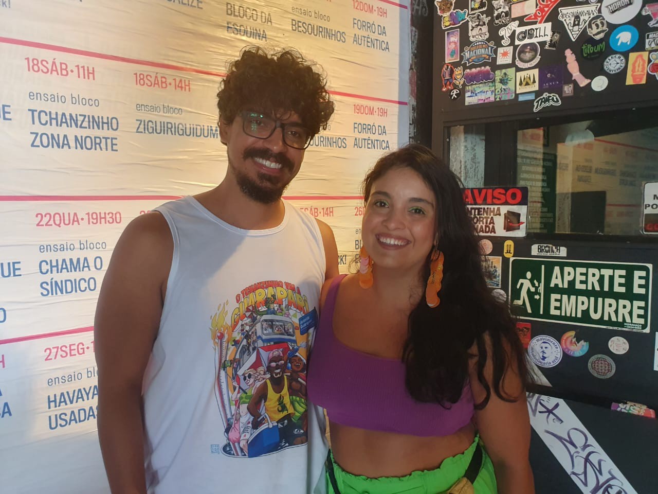 César e Paula tocam e dançam em sete blocos de BH