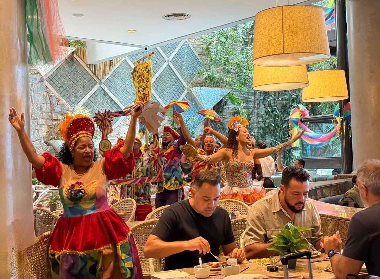 Hotéis da cidade recebem, durante todo o período de Carnaval, a visita de um grupo de arte-educadores