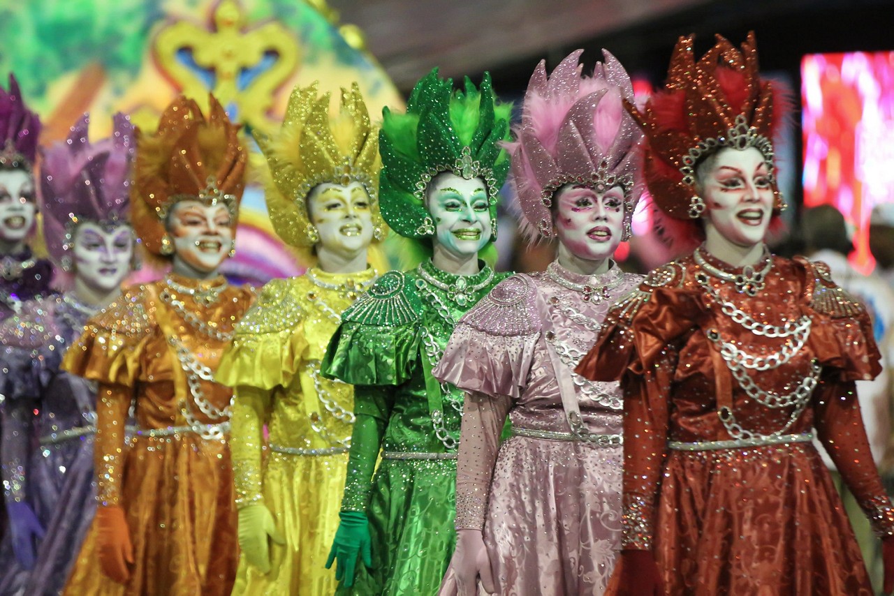 A escola de samba Dragões da Real, durante desfile do Grupo Especial do Carnaval de São Paulo, nessa sexta-feira
