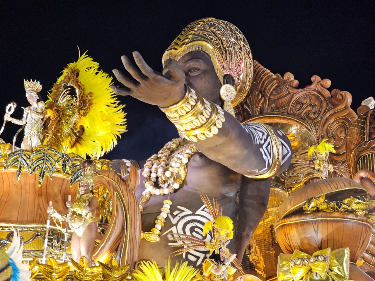 Unidos da Tijuca desfila na Sapucaí no Carnaval do Rio de Janeiro