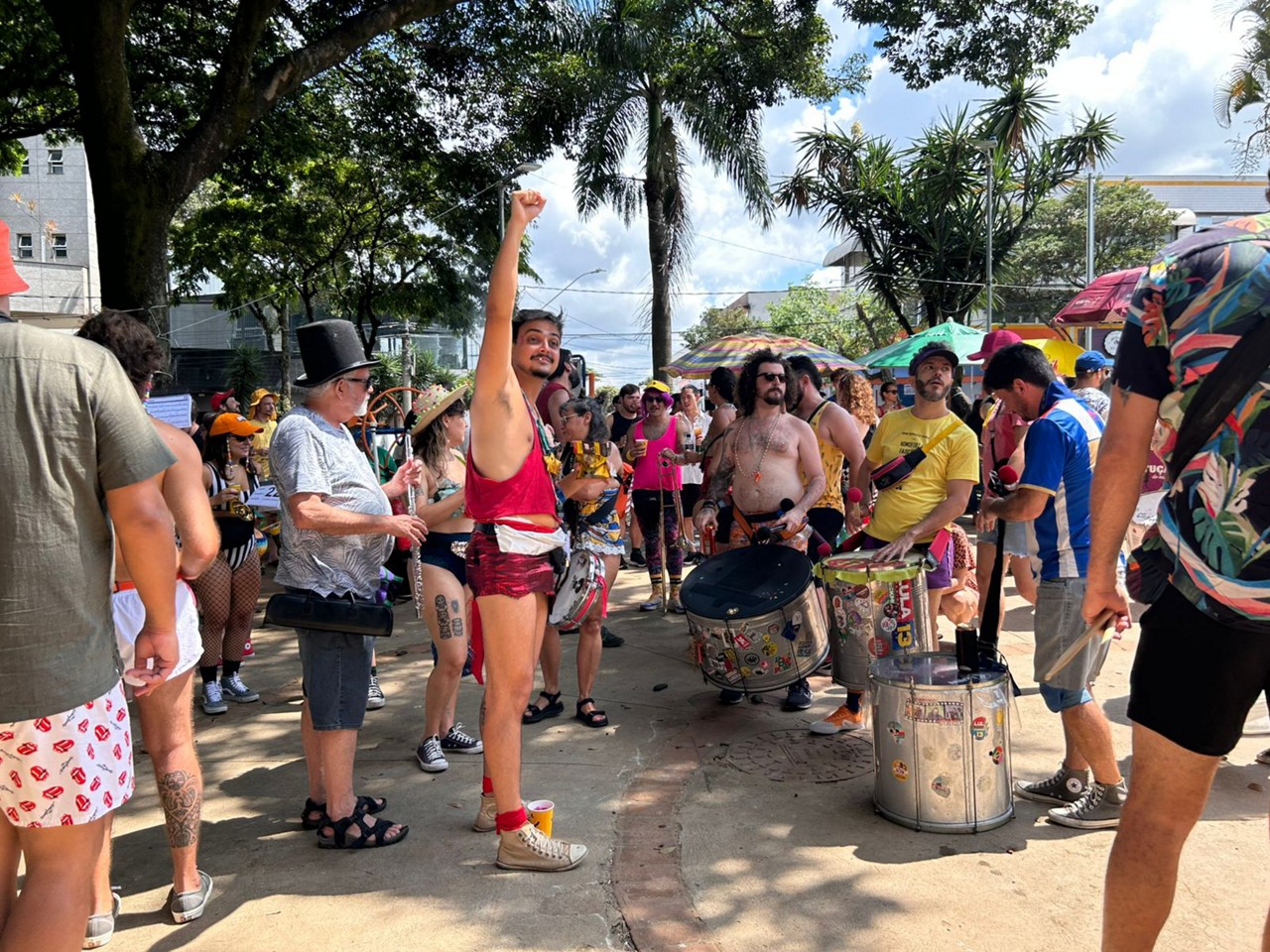 Há nove anos participando da folia de BH, o bloco Queima Largada sempre acontece no início de janeiro