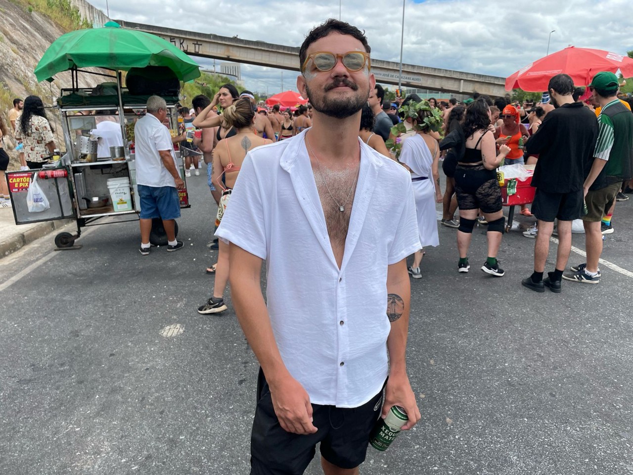 Publicitário, o carioca Caíque Storch, de 29 anos, curte Carnaval de BH no bloco Truck do Desejo