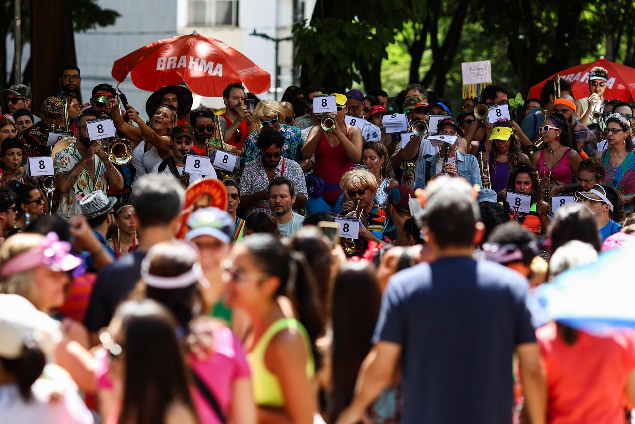 Bloco 'Garota eu desço a Califórnia', no Sion