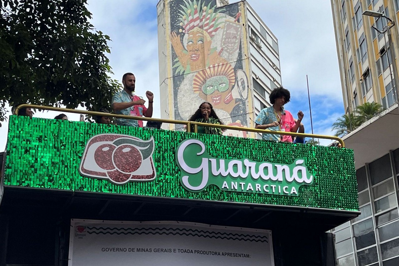 O bloco contou com dois trios elétricos