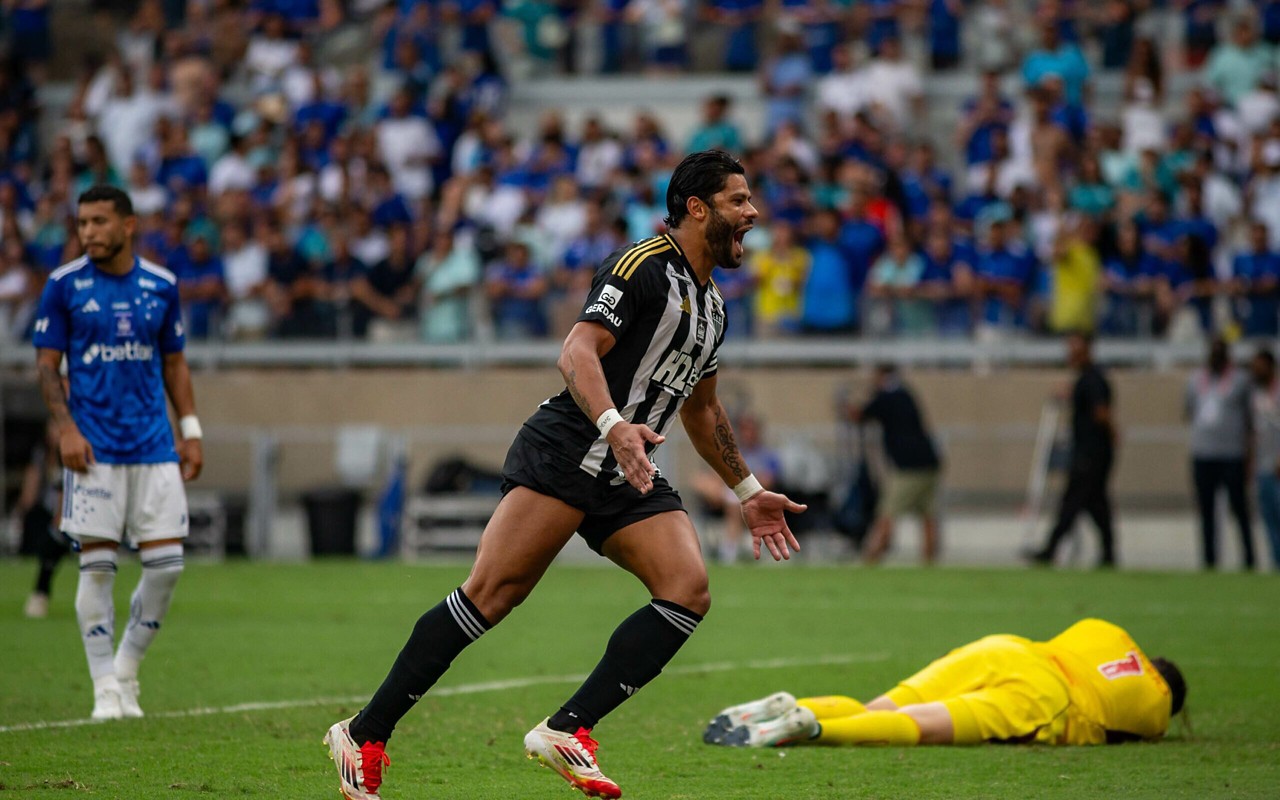 Hulk marcou dois gols na vitória do Atlético sobre o Cruzeiro
