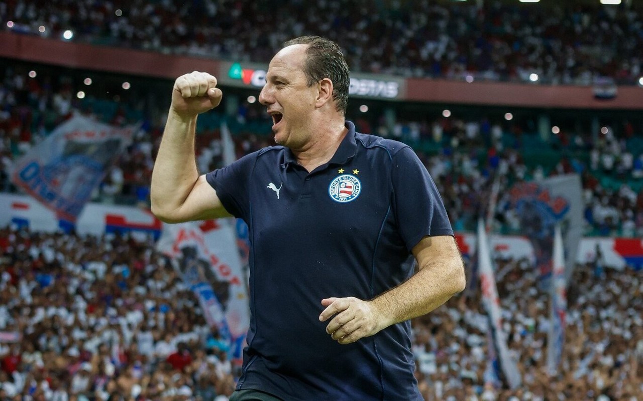 Rogério Ceni comemora vitória no Ba-Vi (Foto: Rafael Rodrigues / EC Bahia)
