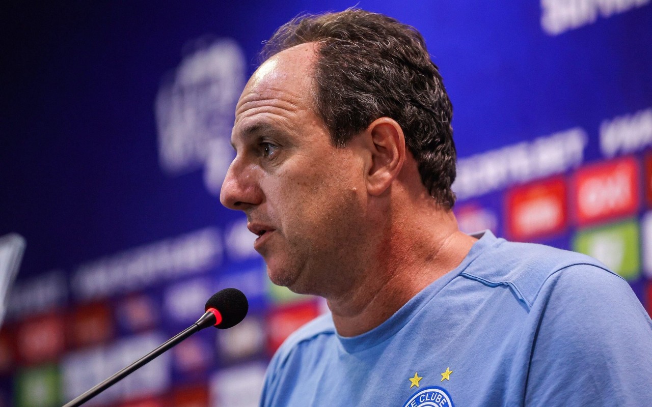 Rogério Ceni em entrevista coletiva (Foto: Rafael Rodrigues / EC Bahia)