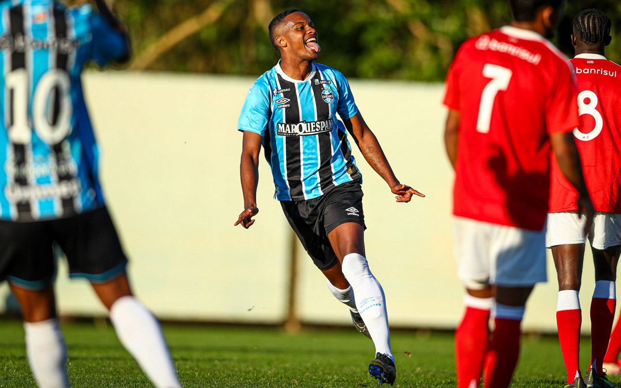 Jardiel comemora gol no clássico Gre-Nal pelo Campeonato Brasileiro Sub-20. (Foto: Angelo Pieretti/Grêmio FBPA)