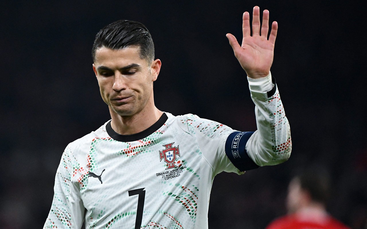 Cristiano Ronaldo em ação no jogo entre Portugal contra a Dinamarca, pela Liga das Nações (Foto: AFP)