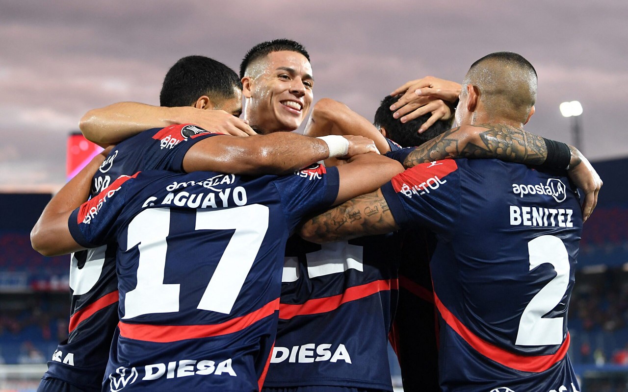 Sérgio Araújo comemora em Cerro Porteño x Melgar. (foto: DANIEL DUARTE / AFP)
