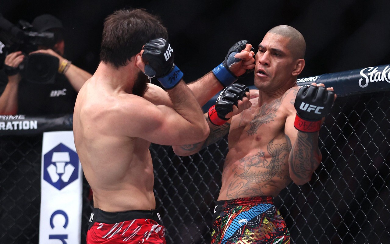 Ankalaev e Poatan em ação pelo UFC (Foto: Reprodução/AFP)