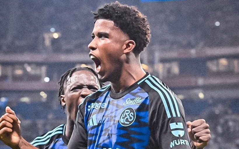 Andrey Santos em ação no futebol francês (Foto: Divulgação/Strasbourg)