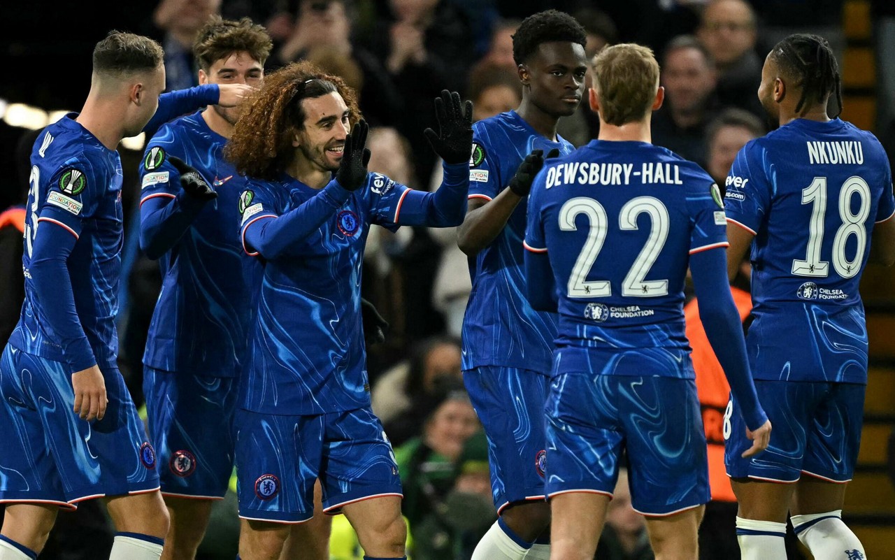 Chelsea em ação pela Premier League (Foto: Justin Tallis/AFP)