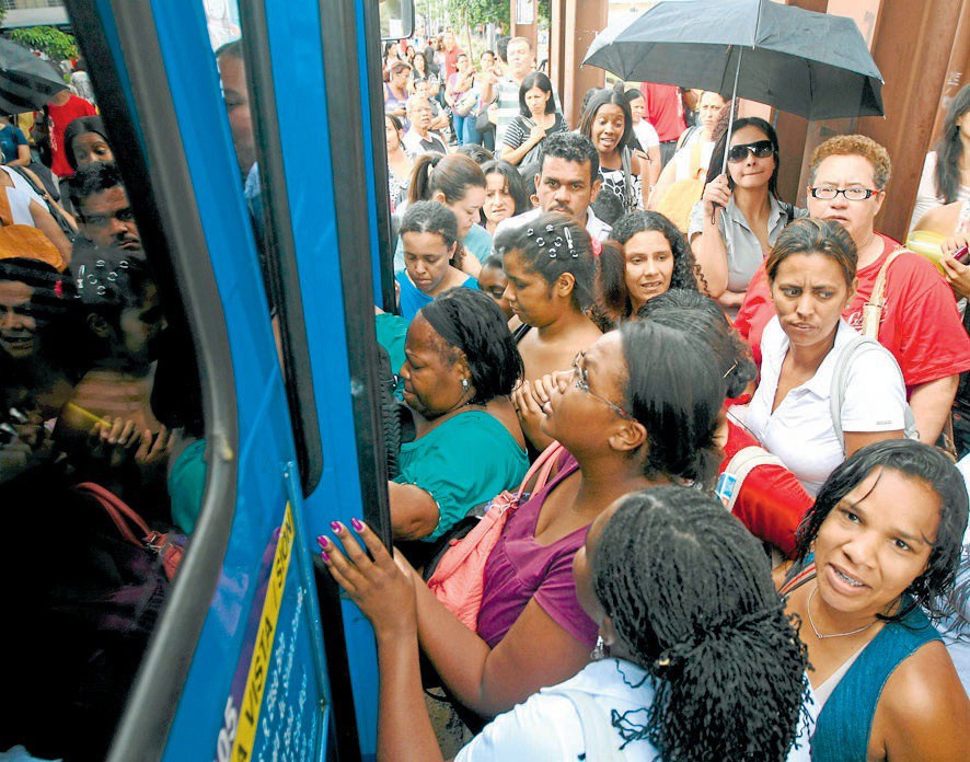Transporte coletivo de BH é precário e tem horários reduzidos