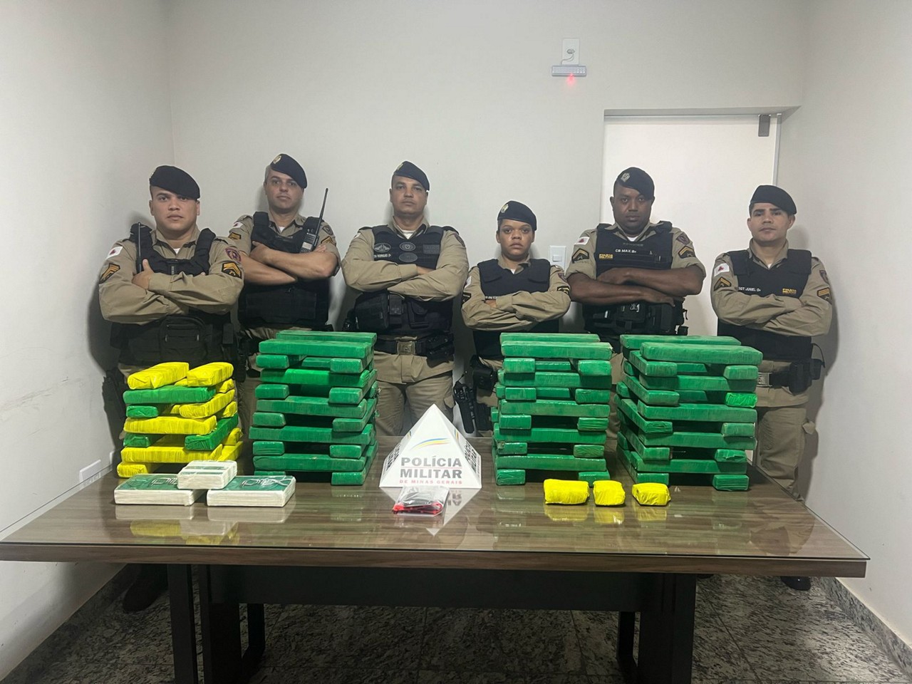 Material foi encontrado em um carro durante uma operação na manhã desta quarta-feira (23)