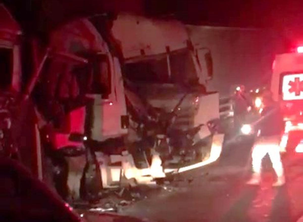 Acidente interdita a BR-381 em São Gonçalo do Rio Abaixo, em MG 