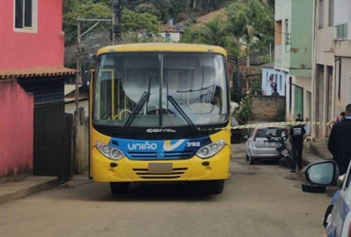 Menina de 8 anos morre atropelada por ônibus em Manhuaçu  