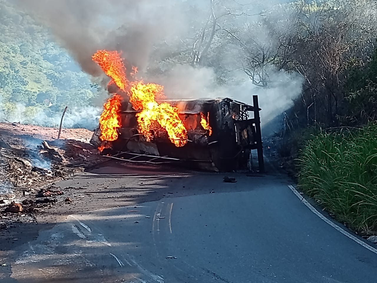 Incêndio ocorreu na MG-314, em Virgolândia