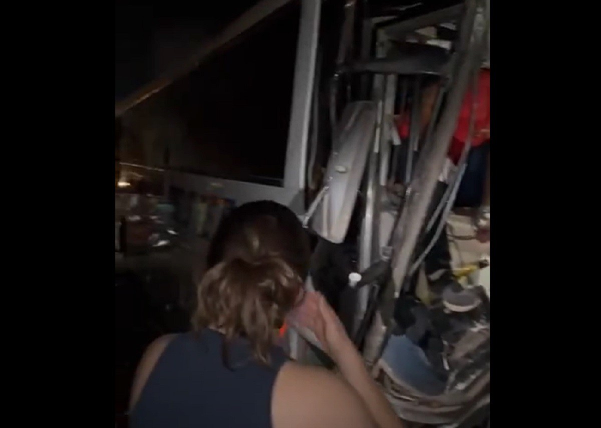 Batida envolveu dois ônibus 