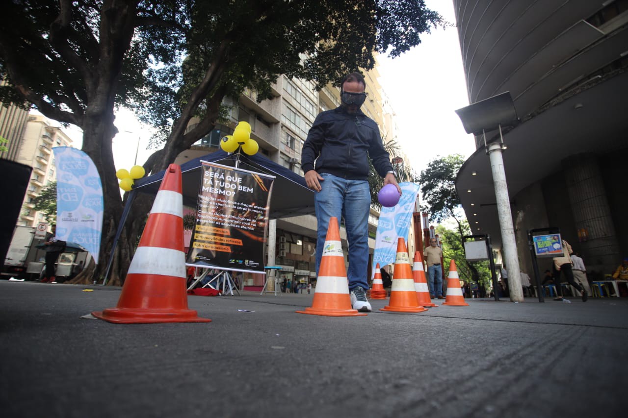 Ação do Maio Amarelo na praça Sete
