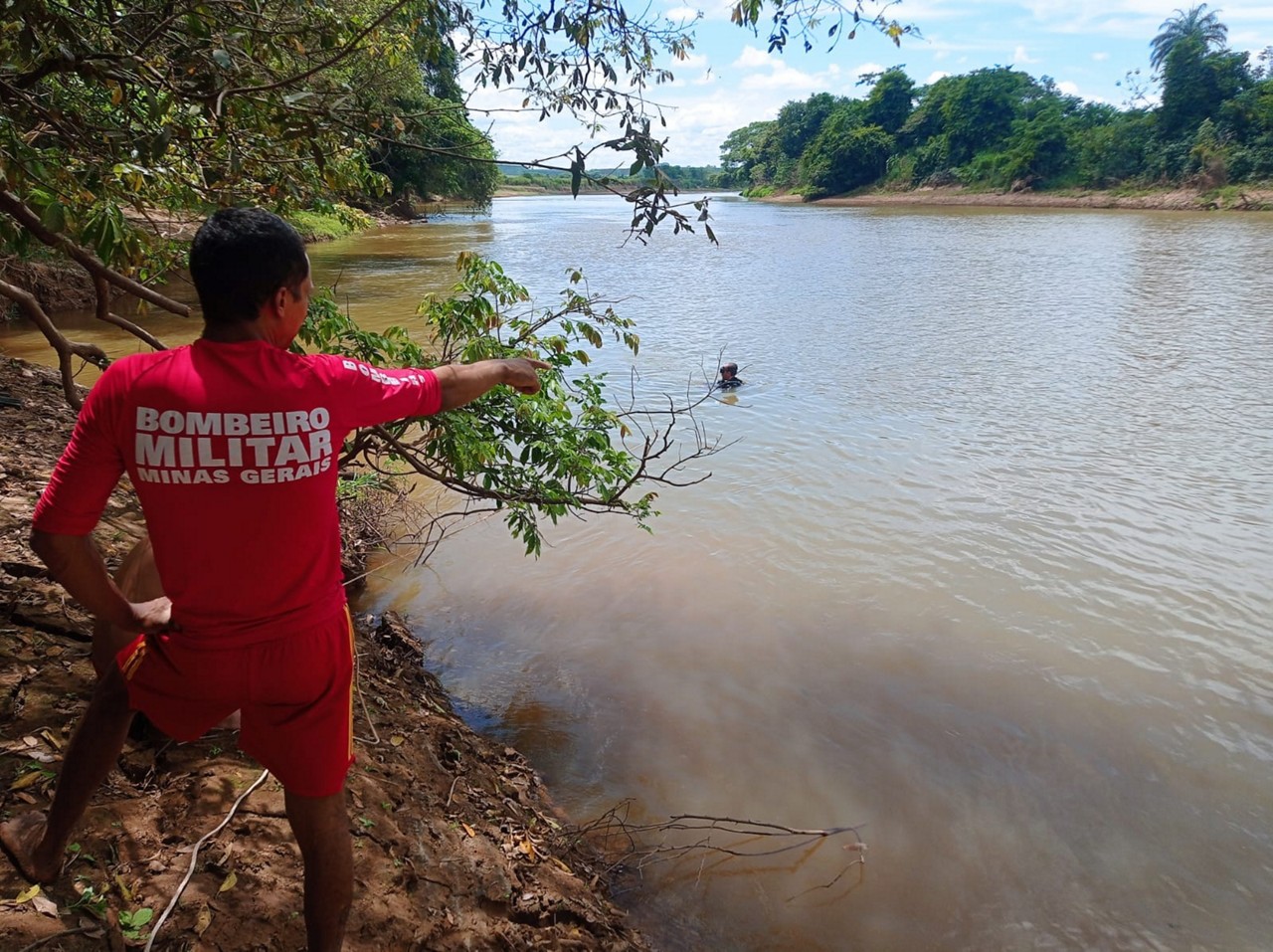 Pescadores da região encontraram os corpos e acionaram os militares