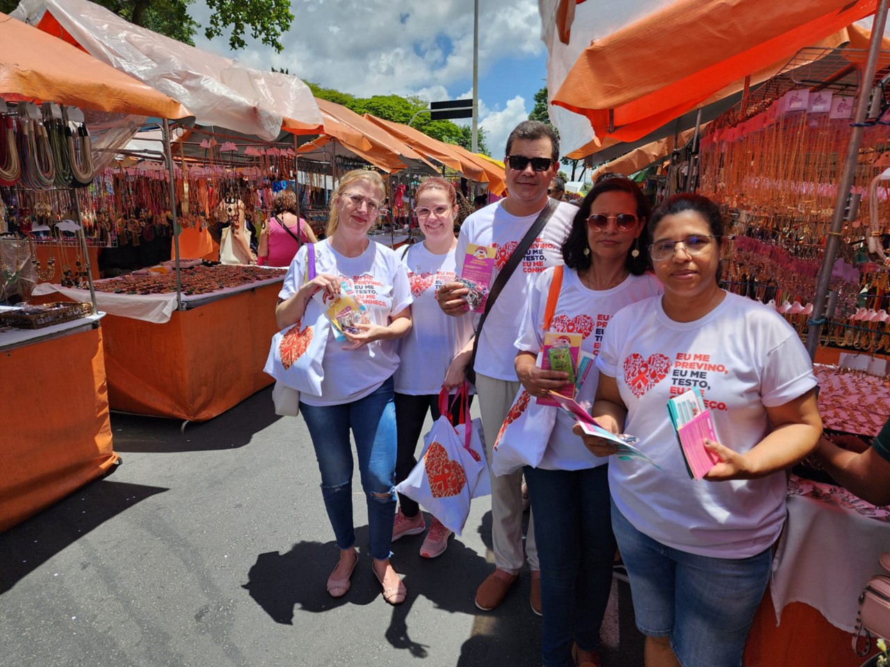 Ação, em Contagem, ocorre na véspera do Dia Mundial de Luta Contra a AIDS
